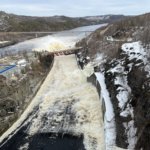 На Вилюйской ГЭС в Якутии открыли затворы для сброса воды