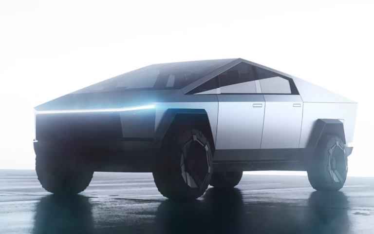 Tesla объявила о первом электропикапе Cybertruck, сошедшем с конвейера