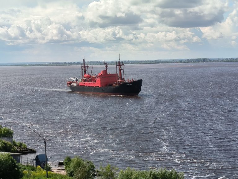 Арктический плавучий университет вышел на новый маршрут