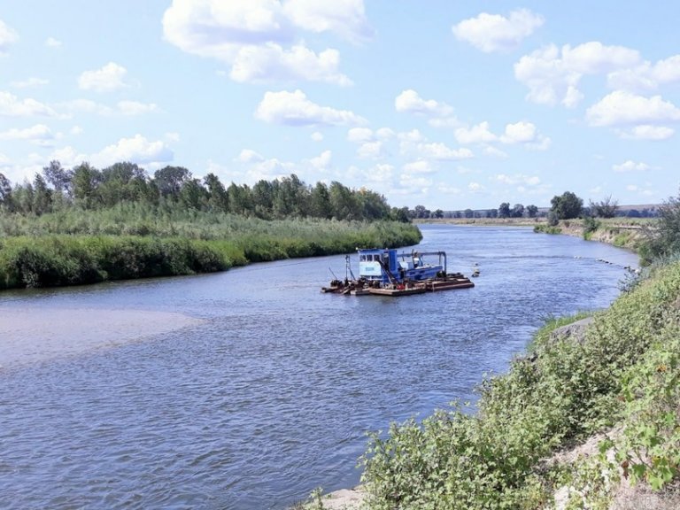 Из Медведицы в Волгоградской области убрали тысячи кубометров ила