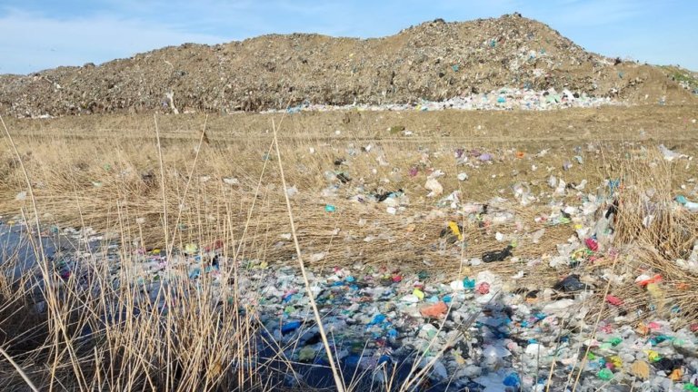 Бойцы СВО жалуются на ядовитую свалку в кубанской станице