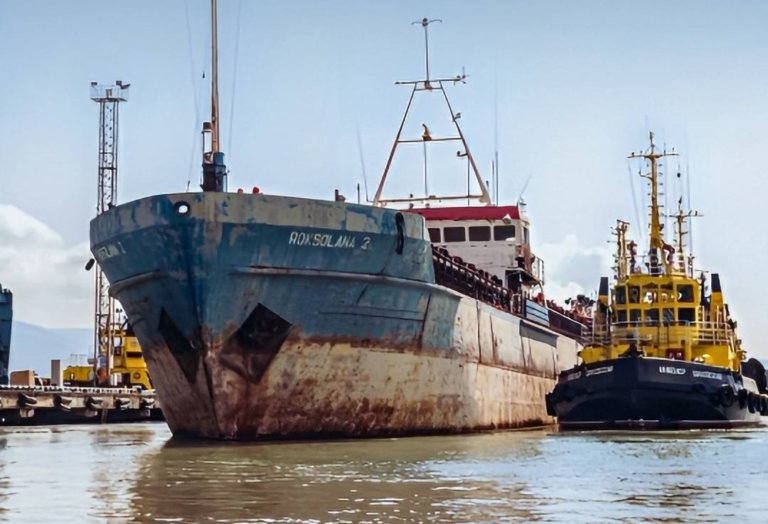 Ущерб от брошенного теплохода в Черном море составил более 150 млн рублей