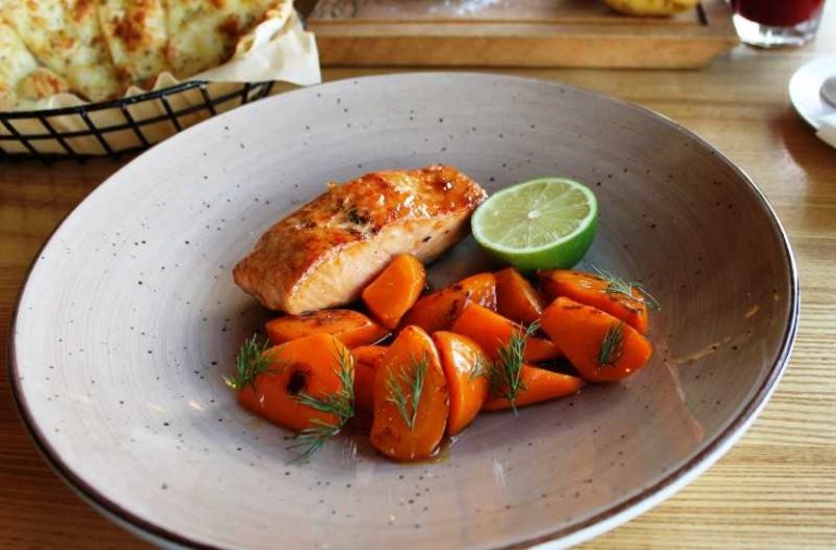 Курица из грибов и рыба из моркови