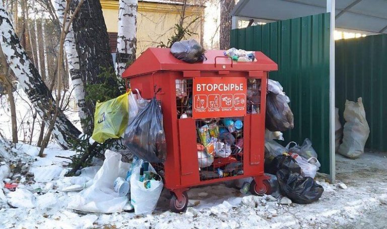 Челябинские активисты взяли на себя контроль за мусорными контейнерами