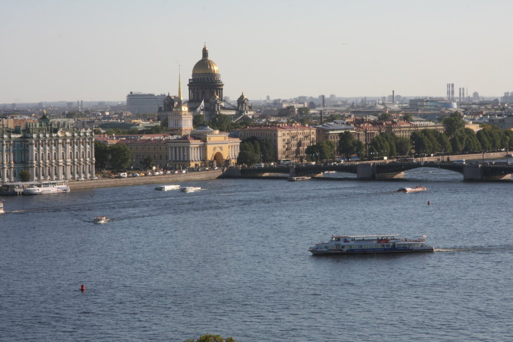 Северная столица выделит 259 млн рублей на уборку водоемов от мусора