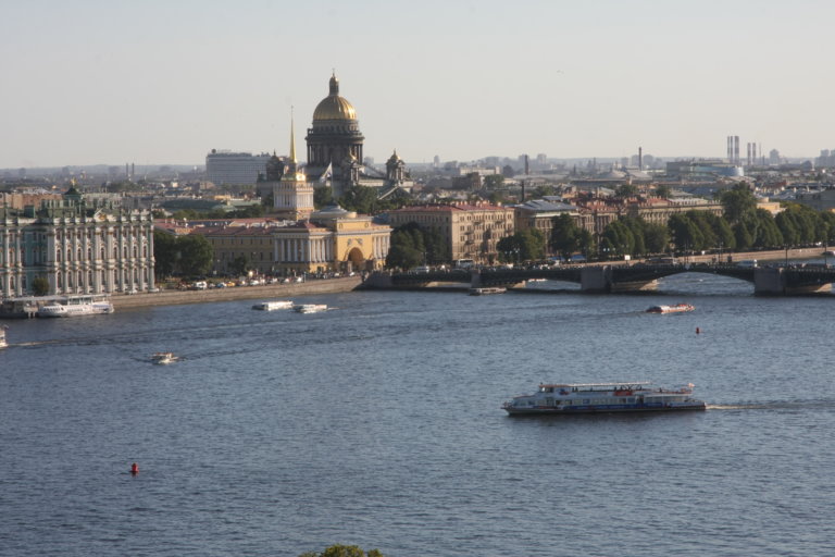 Северная столица выделит 259 млн рублей на уборку водоемов от мусора