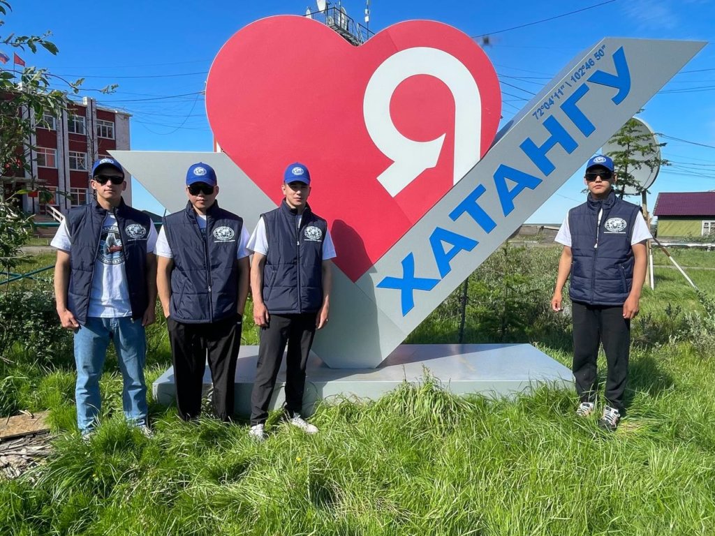 РГО и Минобороны приступили к уборке в арктической Хатанге