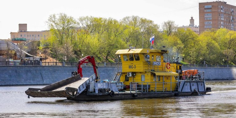 Из рек Москвы выловили более 400 тонн мусора
