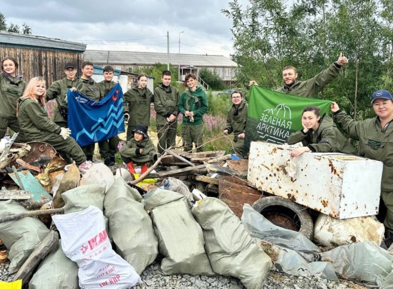 В Надыме собрали более 100 мешков мусора