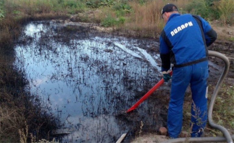 В Санкт-Петербурге ликвидировали нефтеразлив