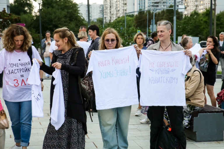 Жители Москвы пытаются спасти Крылатские холмы от застройки