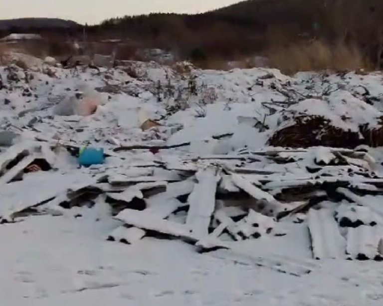 В ЦЭЗ у Байкала образовалась огромная свалка
