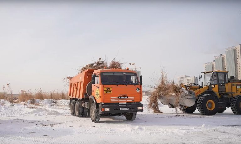 В Якутске начали санитарную очистку озера Сайсары