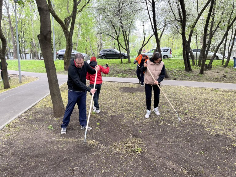 Зюзино и Херсонская область объединились для очистки реки Котловки