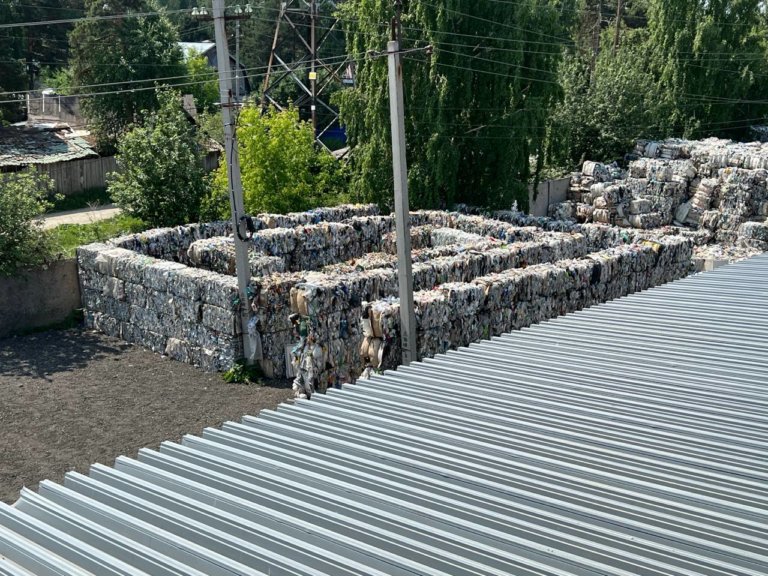 В Екатеринбурге открыли арт-лабиринт из 200 тонн вторсырья