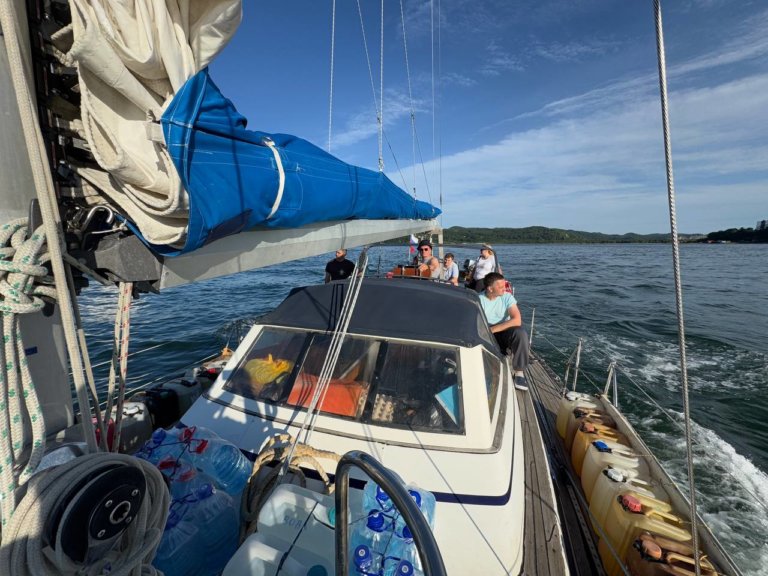 На островах Ушишир в Охотском море изучат редких песцов