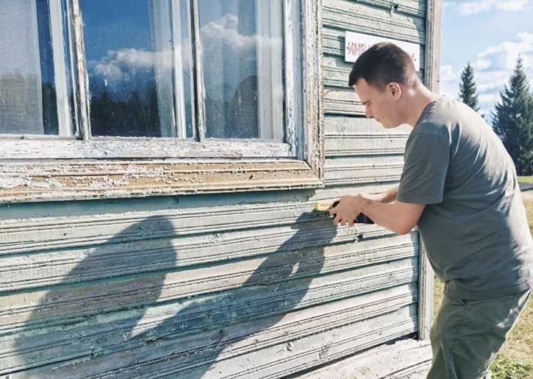 Волонтёры помогают благоустраивать экологическую базу Пинежского заповедника
