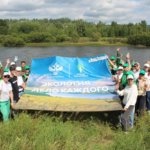 На берегу Ангары собрали 1,5 тонны мусора, установили скамейки и урны из переработанного пластика