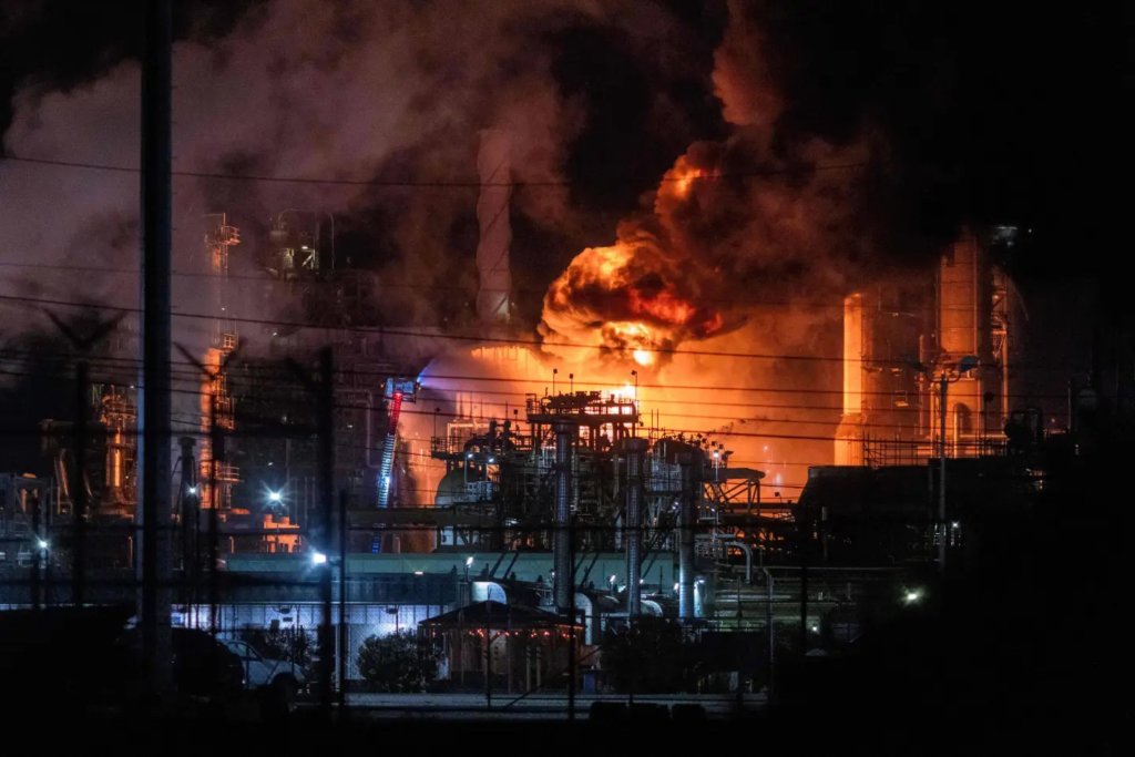 Пожар на заводе Chevron в Эль-Сегундо: огонь локализован