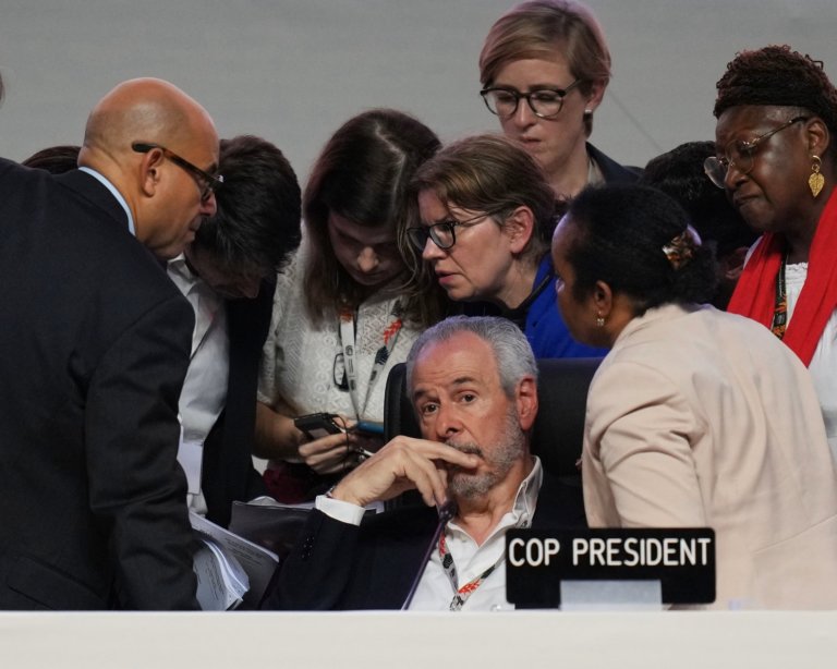 COP30 в Белене завершился без единых формулировок по топливу и лесам