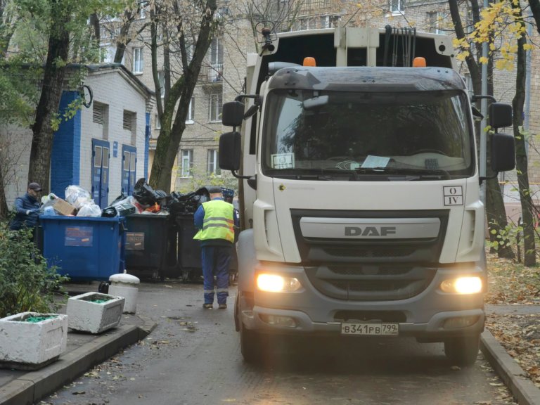 Москва более чем вдвое превысила план закупки мусоровозов