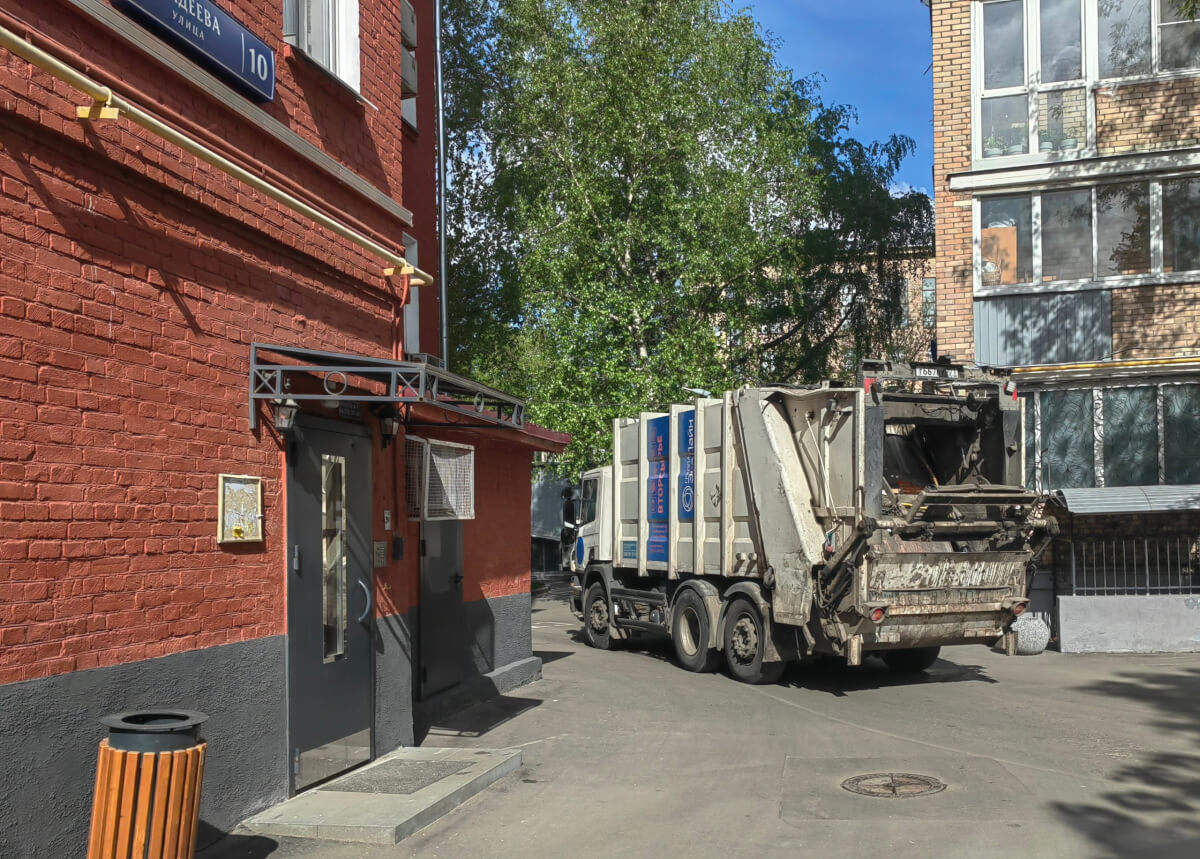 На улицы российских городов вышли более 700 новых мусоровозов