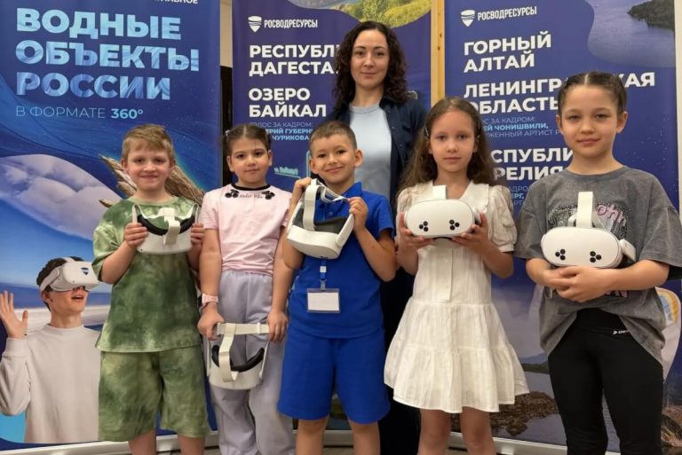 Школьникам показали Байкал и Алтай через виртуальную реальность