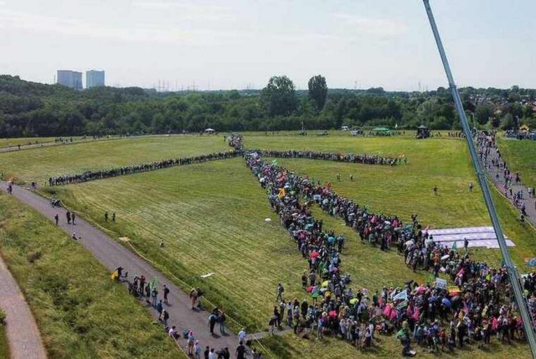 Тысячи немцев вышли на протесты против новых газовых электростанций