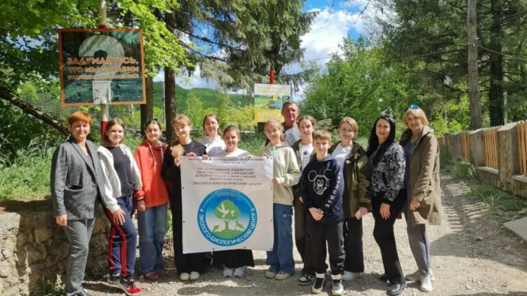 В Крыму школьники сохраняют редкий можжевельник