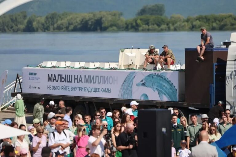 В Нижнекамске в Каму выпустили миллионного малька стерляди