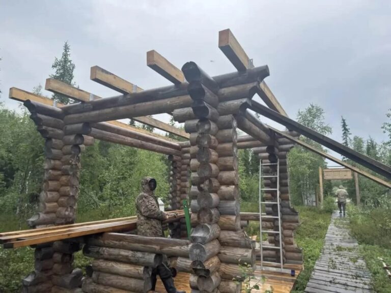 На Ямале в Полуйском заказнике обустраивают экотропу «Озеро Сыркова»