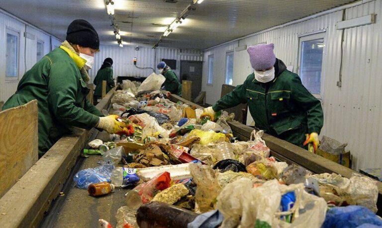 Переработка пищевых отходов может сократить климатический ущерб, но увеличить загрязнение почв пластиком