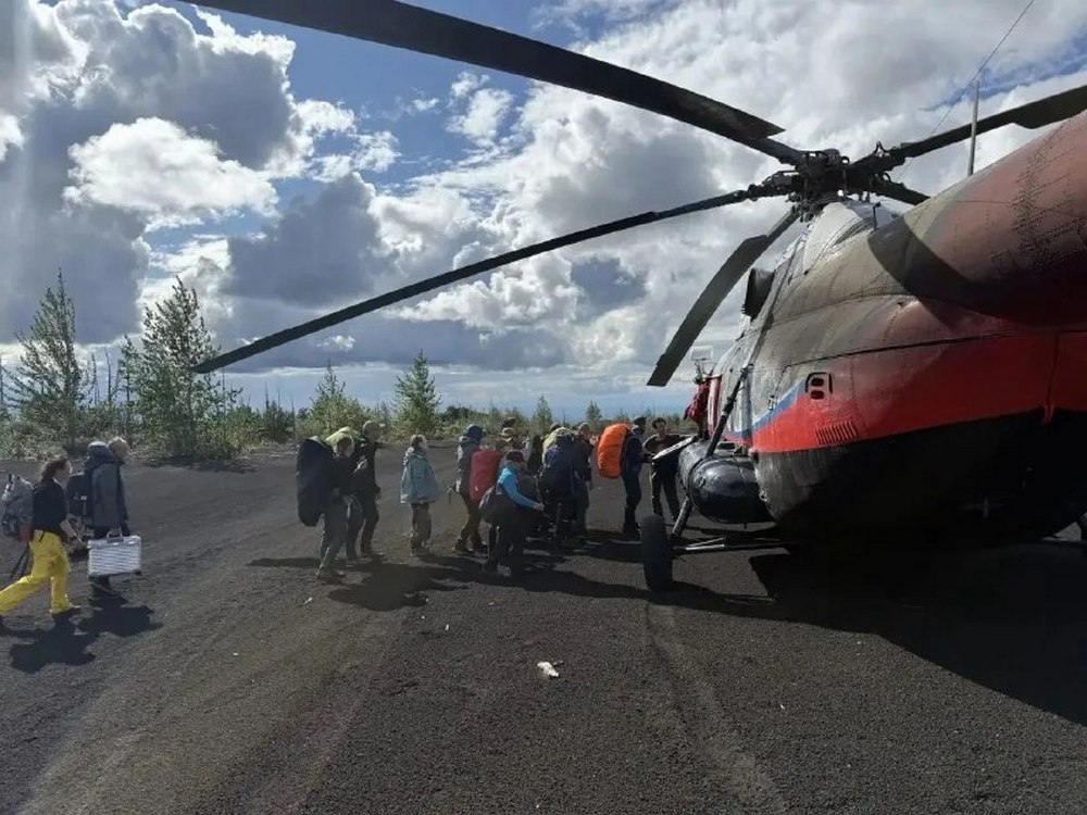 С Толбачика эвакуировали 152 человека после размыва единственной дороги