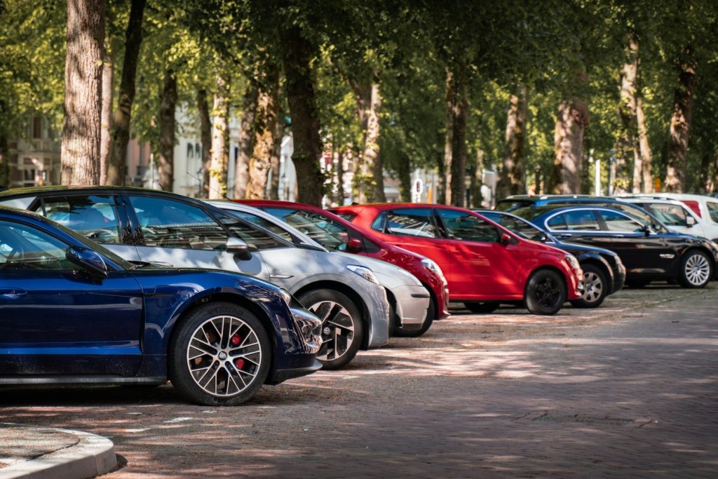 В Европарламенте предложили смягчить цель по выбросам новых автомобилей к 2035 году