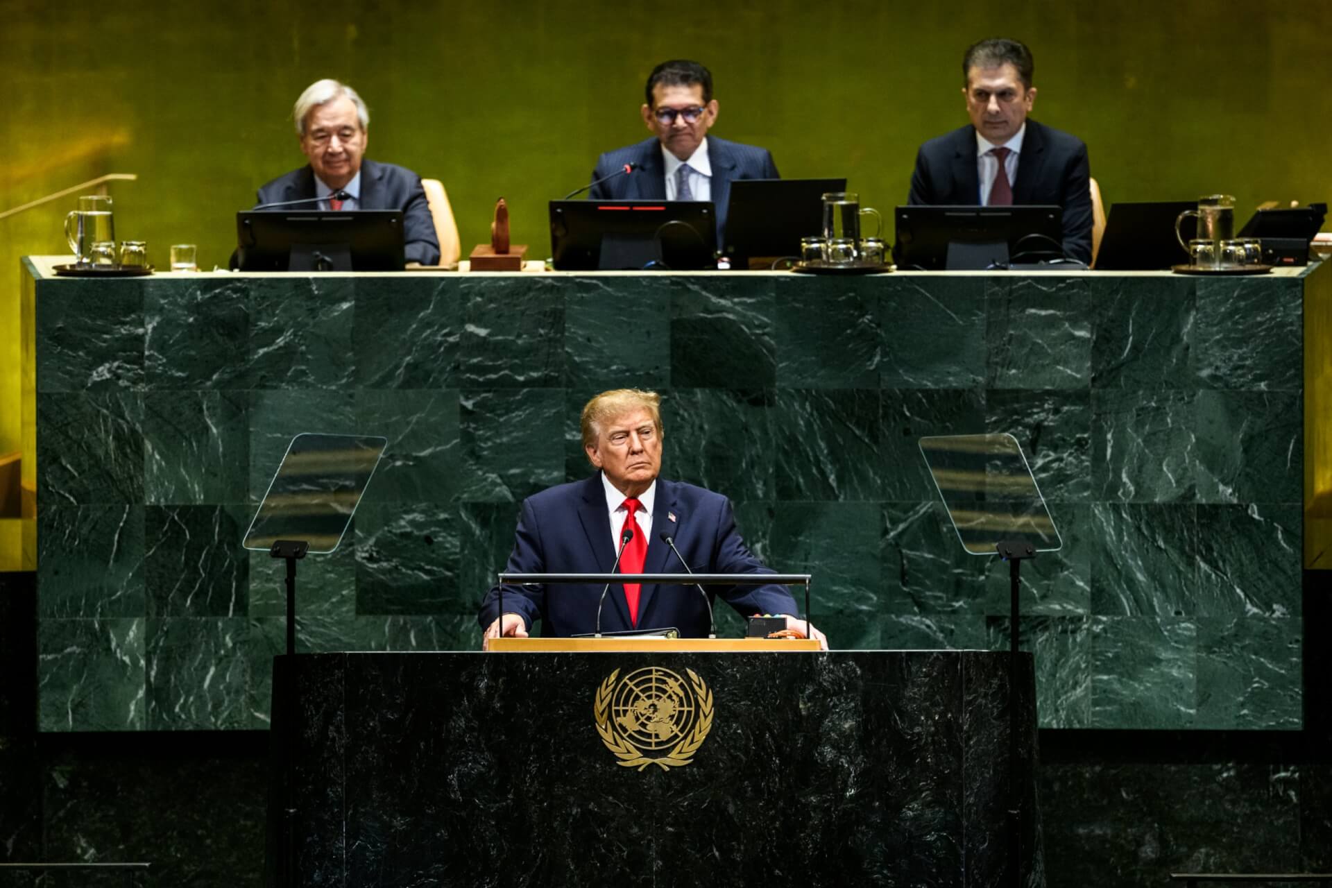 Трамп сравнил опасения из-за ИИ с предупреждениями об изменении климата