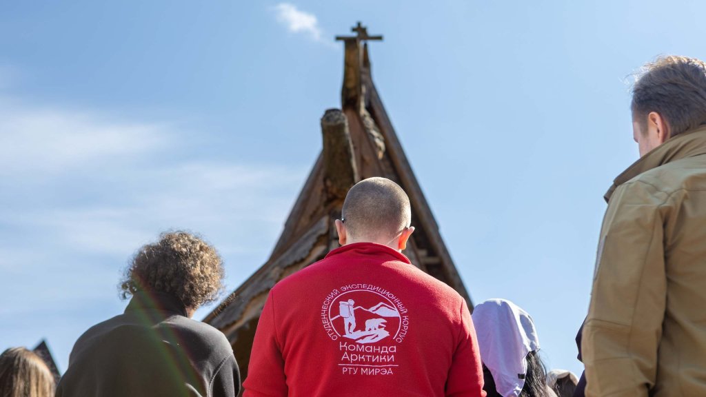 «Команда Арктики» открывает третий сезон волонтёрских выездов в Николо-Сольбинский монастырь