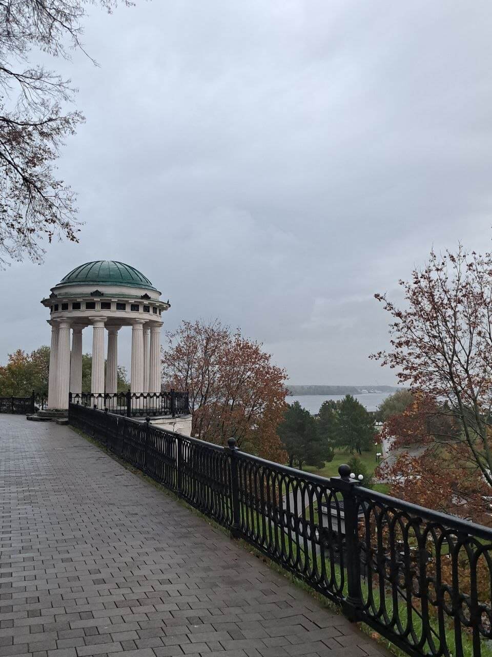 Осенняя набережная Ярославля