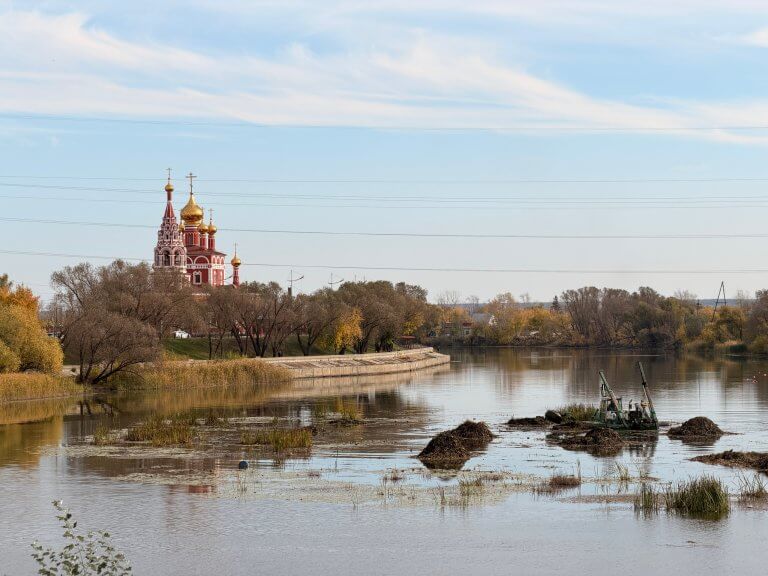 В Кургане приступили к расчистке реки Тобол